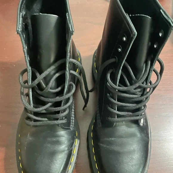 Doc Martens Black Lace-Up Men\'s Boots with Yellow Stitching 101 Yellow Stitch Smooth Leather Ankle Boots in Black | Dr  main image 2